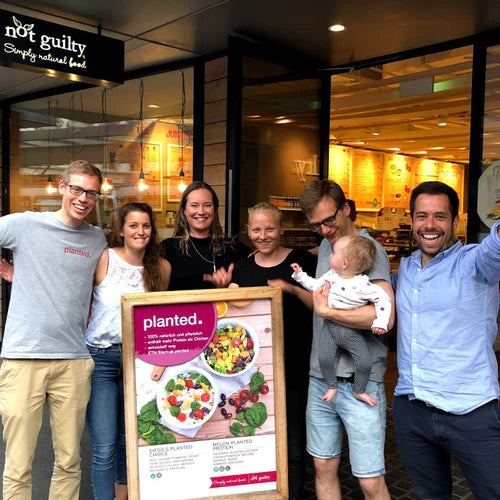 Company foundation, own webshop and the first restaurants with planted.chicken on the menu.